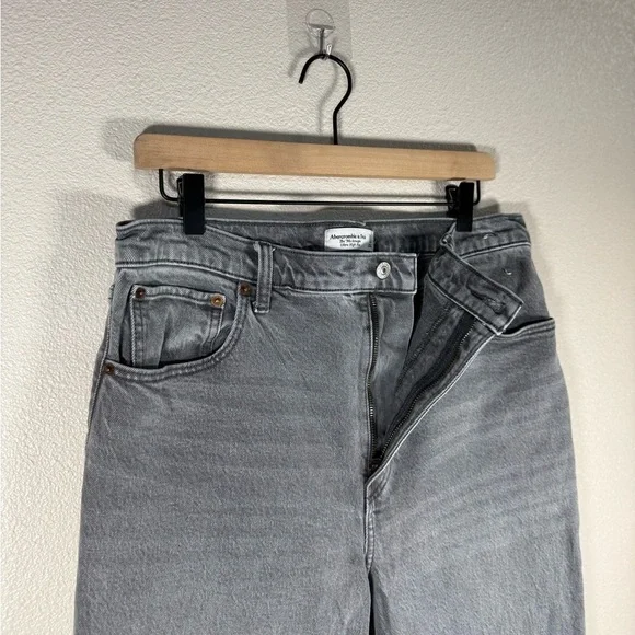 Abercrombie ‘90s Straight Ultra High Rise Jeans Grey Wash 30 / 12 J15 - Picture 7 of 10